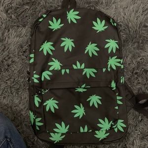 Weed leaf back pack